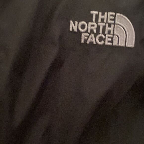 The North Face Women’s Resolve Black Jacket Hoodie Zip up Medium - Picture 2 of 8